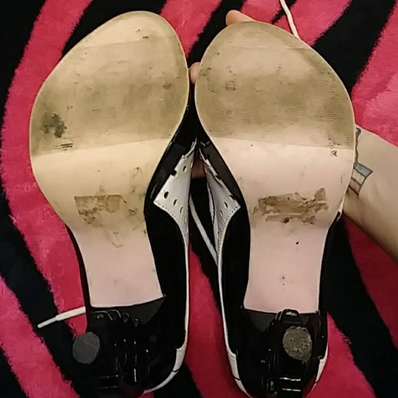 Leg Avenue Brass Knuckle Heels - Picture 3 of 5